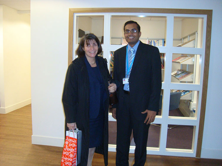 Dr-Vora-with-Prof-Helen-Cross